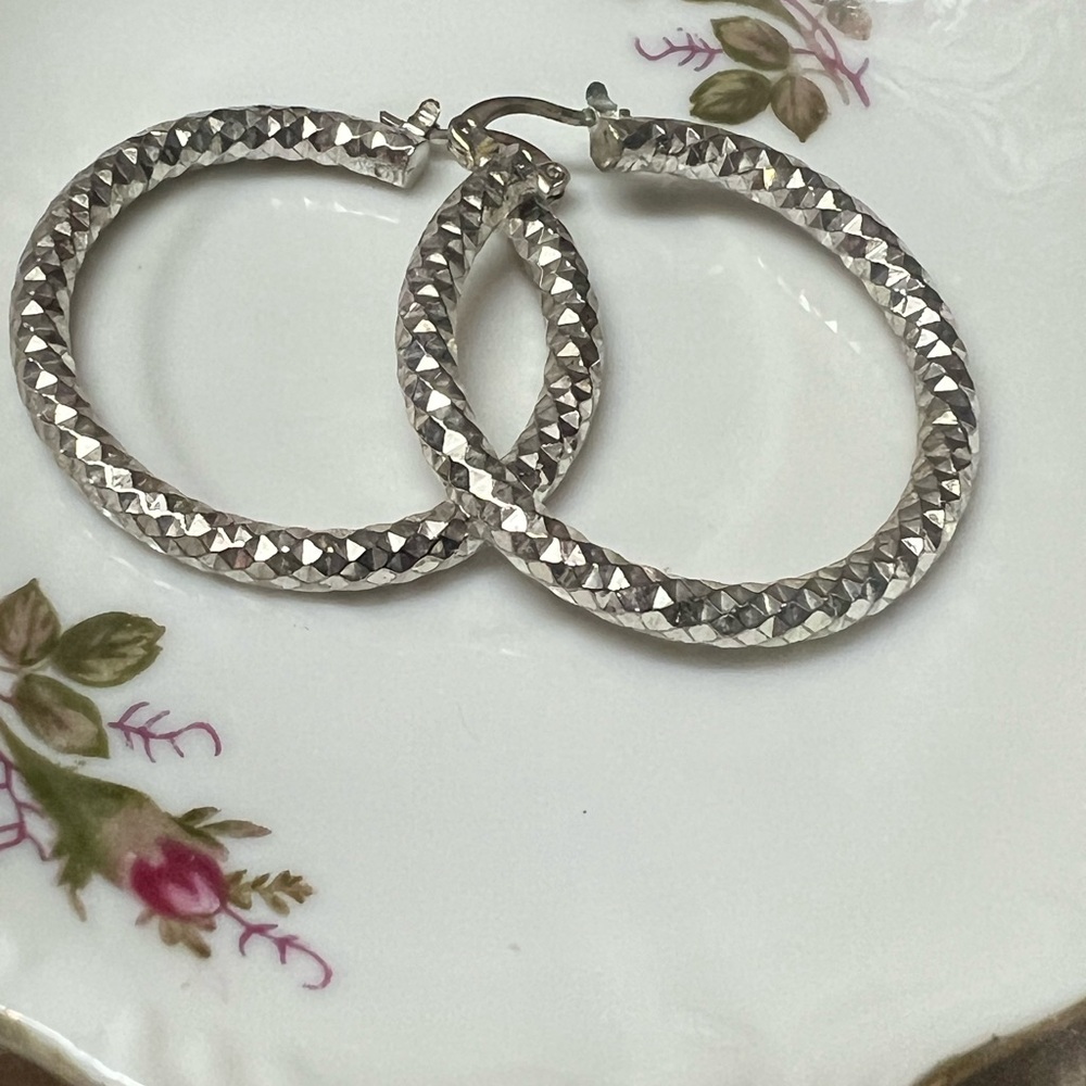 Diamond cut 1 1/2hoop‎ earrings silver plated